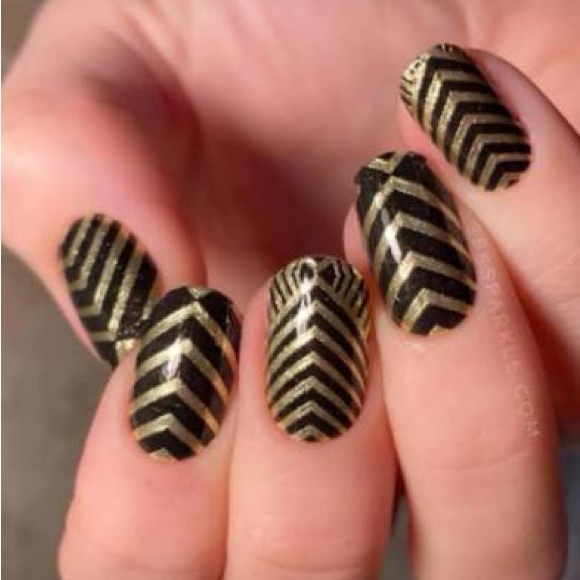 Color Street Retired Drop The Ball Nail Set Black and Gold Chevron - Picture 6 of 7